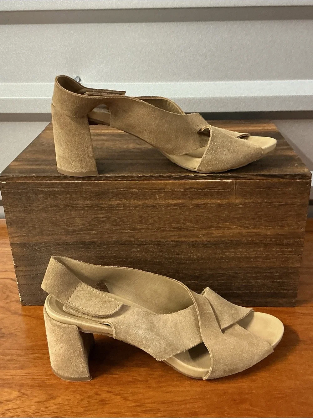 Pedro Garcia Women Tan Suede Crisscross Slingback Wedge Sandal 40.5EU 10.5US. Pr